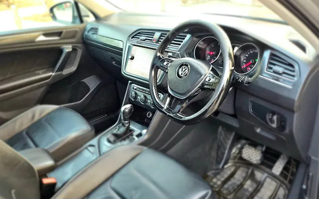 Second-hand 2017 Volkswagen Tiguan 2.0 TDI Highline for sale in New Delhi-4