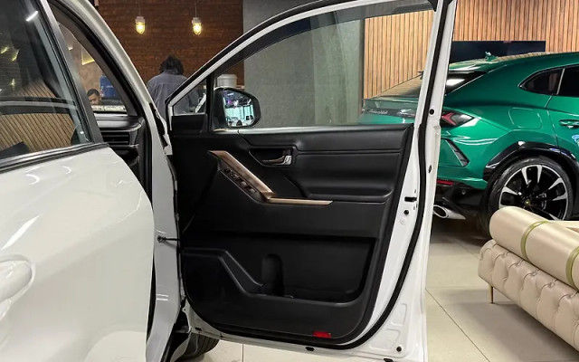 Second-hand 2024 Maruti Invicto Zeta Plus 7Str for sale in New Delhi-1