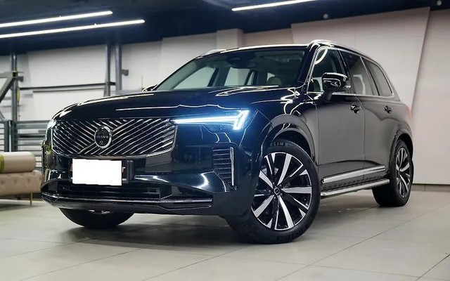 Second-hand 2025 Volvo XC90 B5 AWD Mild hybrid Ultra for sale in New Delhi-1