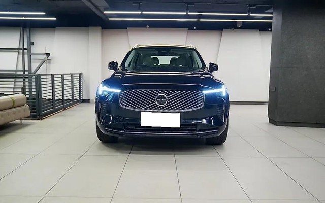 Second-hand 2025 Volvo XC90 B5 AWD Mild hybrid Ultra for sale in New Delhi-2