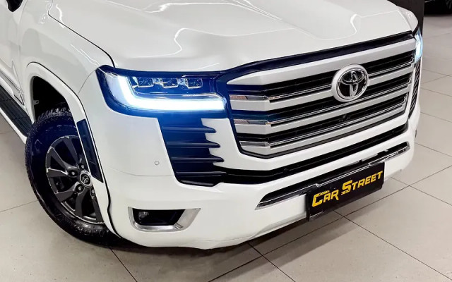 Second-hand 2016 Toyota Land Cruiser 200 VX for sale in New Delhi-2