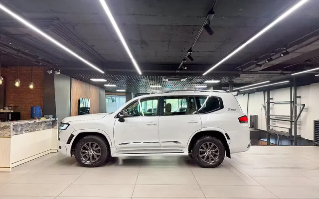 Second-hand 2016 Toyota Land Cruiser 200 VX for sale in New Delhi-1