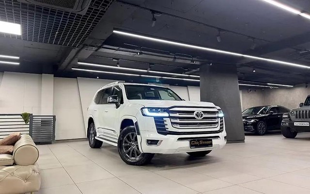 Second-hand 2016 Toyota Land Cruiser 200 VX for sale in New Delhi-6