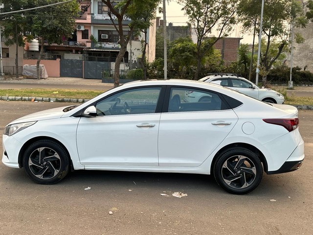 Second-hand 2022 Hyundai Verna SX Diesel for sale in Zirakpur-4