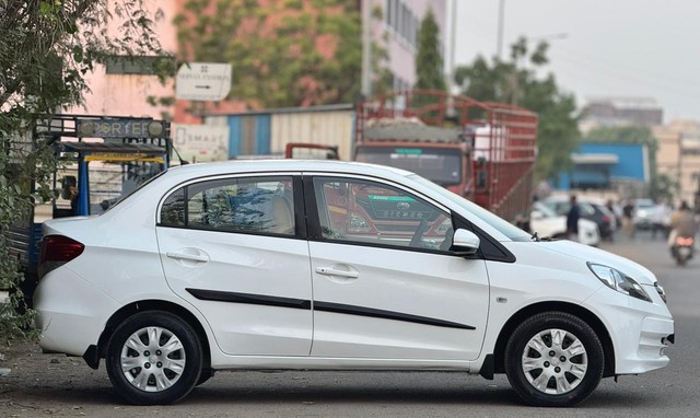 Second-hand 2015 Honda Amaze S i-Vtech for sale in Surat-1