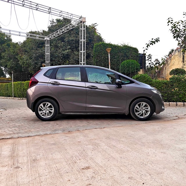 Second-hand 2017 Honda Jazz V CVT for sale in Gurgaon-1
