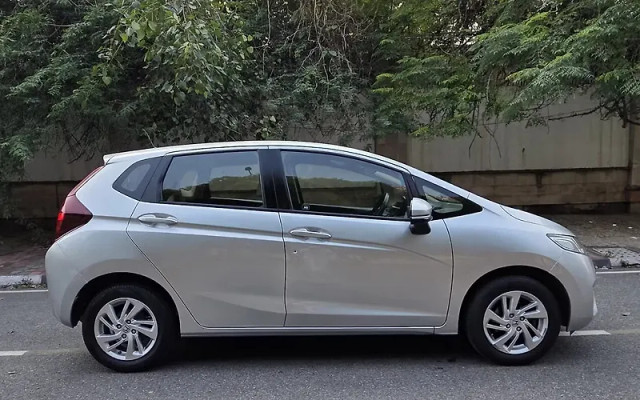 Second-hand 2017 Honda Jazz 1.2 V i VTEC for sale in New Delhi-1
