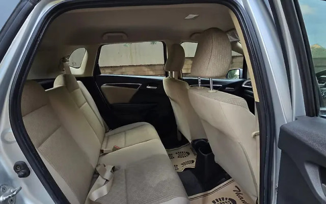 Second-hand 2017 Honda Jazz 1.2 V i VTEC for sale in New Delhi-3