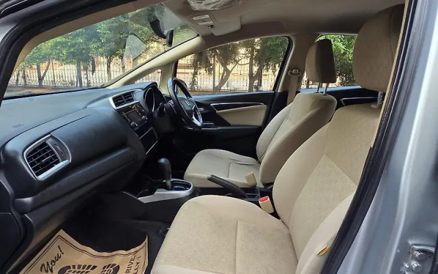 Second-hand 2017 Honda Jazz 1.2 V i VTEC for sale in New Delhi-5