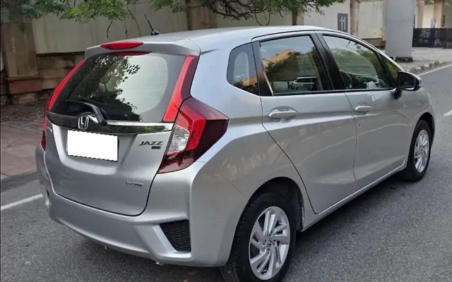 Second-hand 2017 Honda Jazz 1.2 V i VTEC for sale in New Delhi-4