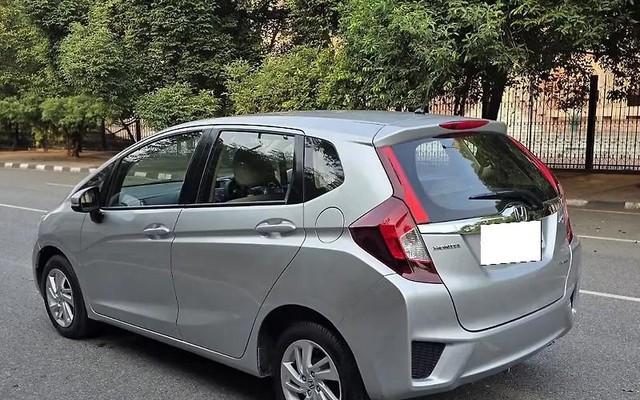 Second-hand 2017 Honda Jazz 1.2 V i VTEC for sale in New Delhi-2