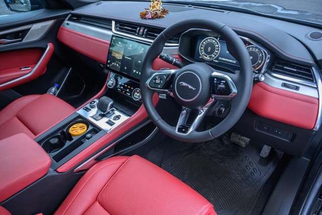 Second-hand 2024 Jaguar F-Pace 2.0 R-Dynamic S for sale in Mumbai-10