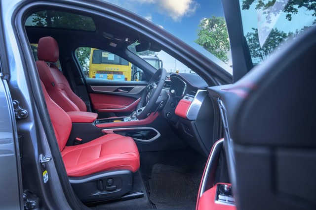 Second-hand 2024 Jaguar F-Pace 2.0 R-Dynamic S for sale in Mumbai-15