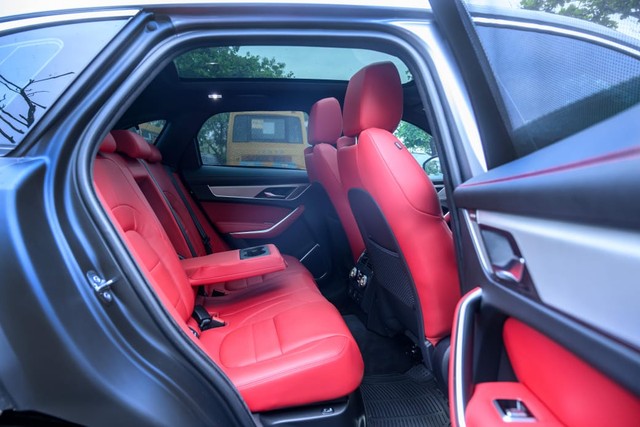 Second-hand 2024 Jaguar F-Pace 2.0 R-Dynamic S for sale in Mumbai-16