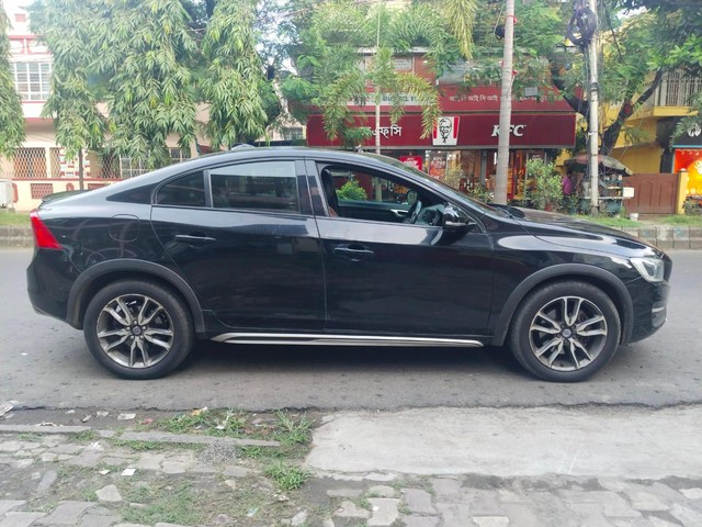 Second-hand 2018 Volvo S60 Cross Country D4 AWD BSIV for sale in Kolkata-3