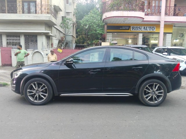 Second-hand 2018 Volvo S60 Cross Country D4 AWD BSIV for sale in Kolkata-1