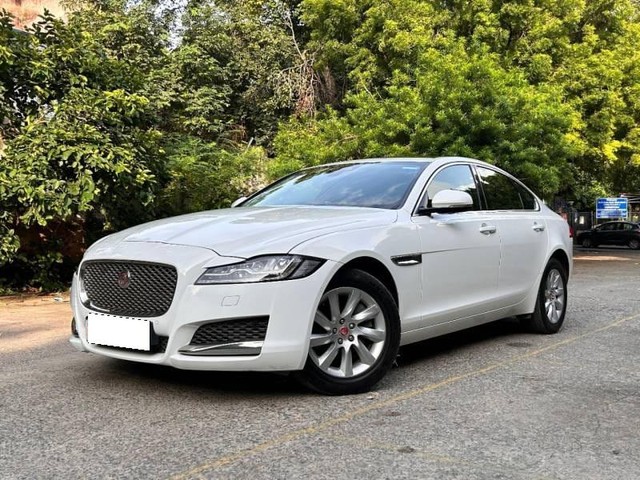 Second-hand 2021 Jaguar XF 2.0 Petrol Prestige for sale in New Delhi-3