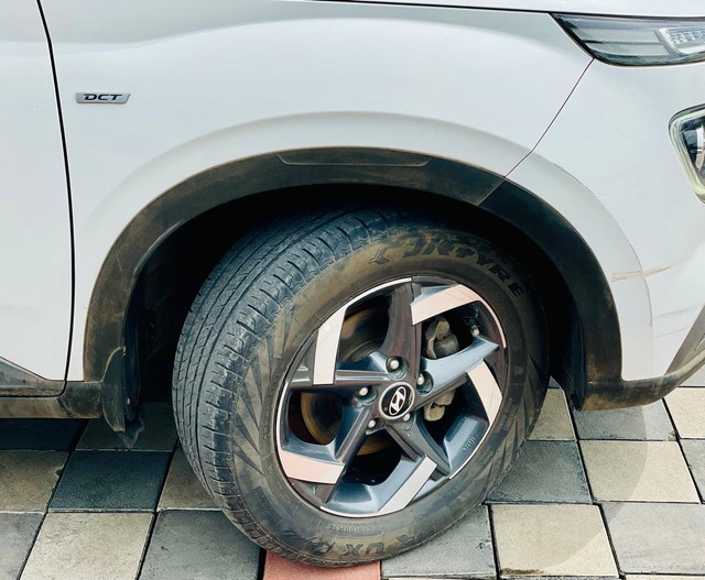 Second-hand 2019 Hyundai Venue SX Plus Turbo DCT BSIV for sale in Surat-6