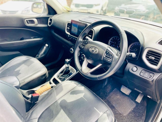 Second-hand 2019 Hyundai Venue SX Plus Turbo DCT BSIV for sale in Surat-16