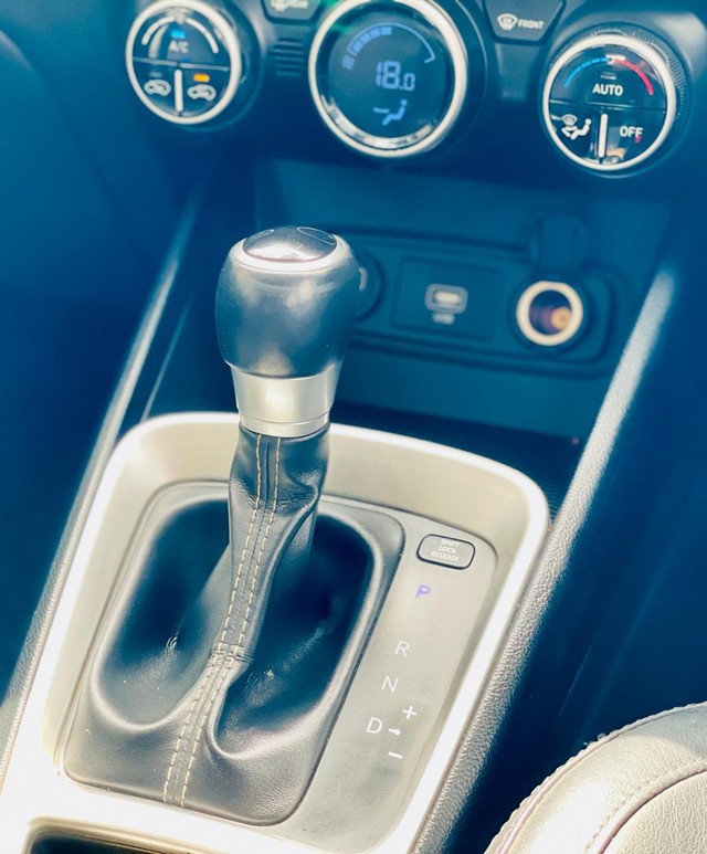 Second-hand 2019 Hyundai Venue SX Plus Turbo DCT BSIV for sale in Surat-14