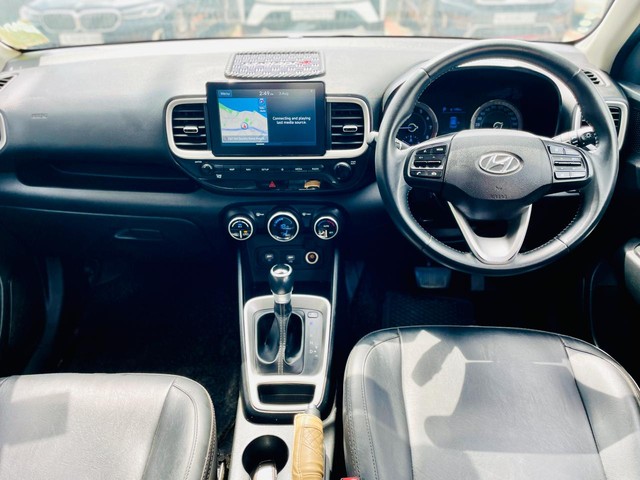 Second-hand 2019 Hyundai Venue SX Plus Turbo DCT BSIV for sale in Surat-13