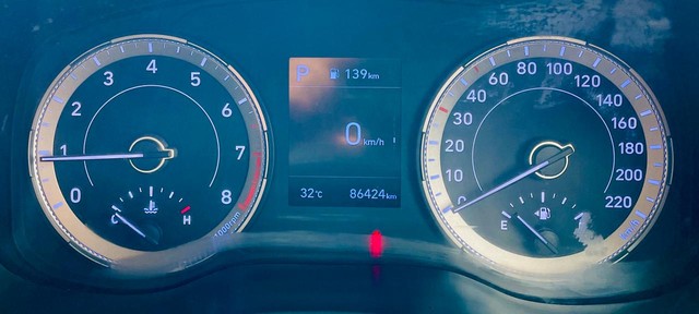 Second-hand 2019 Hyundai Venue SX Plus Turbo DCT BSIV for sale in Surat-15