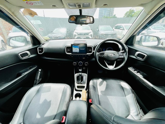Second-hand 2019 Hyundai Venue SX Plus Turbo DCT BSIV for sale in Surat-5