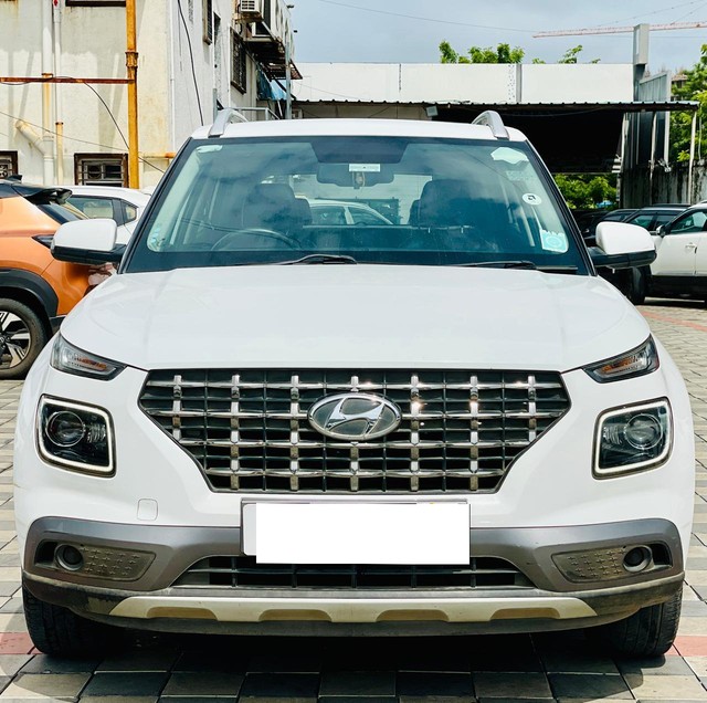 Second-hand 2019 Hyundai Venue SX Plus Turbo DCT BSIV for sale in Surat-4