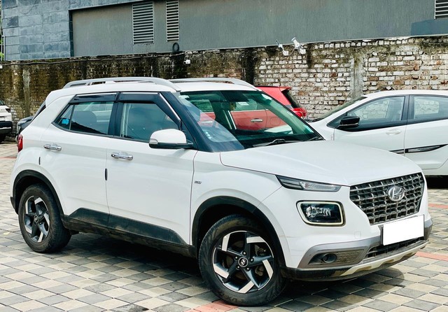 Second-hand 2019 Hyundai Venue SX Plus Turbo DCT BSIV for sale in Surat-0