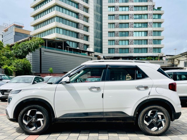 Second-hand 2019 Hyundai Venue SX Plus Turbo DCT BSIV for sale in Surat-3