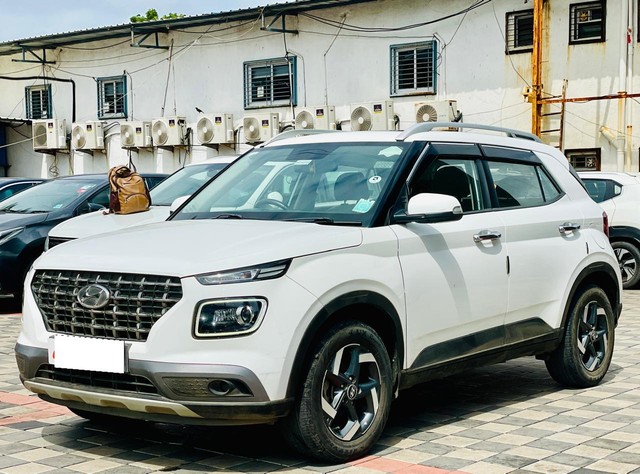 Second-hand 2019 Hyundai Venue SX Plus Turbo DCT BSIV for sale in Surat-8