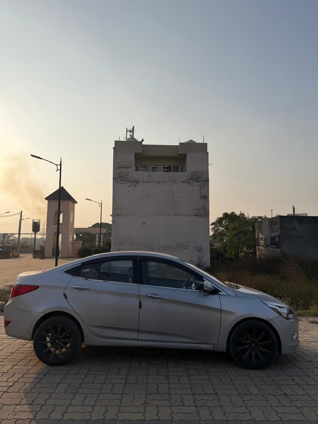 Hyundai Verna 1.6 SX Second-hand 2015 Hyundai Verna 1.6 SX for sale in Zirakpur-1