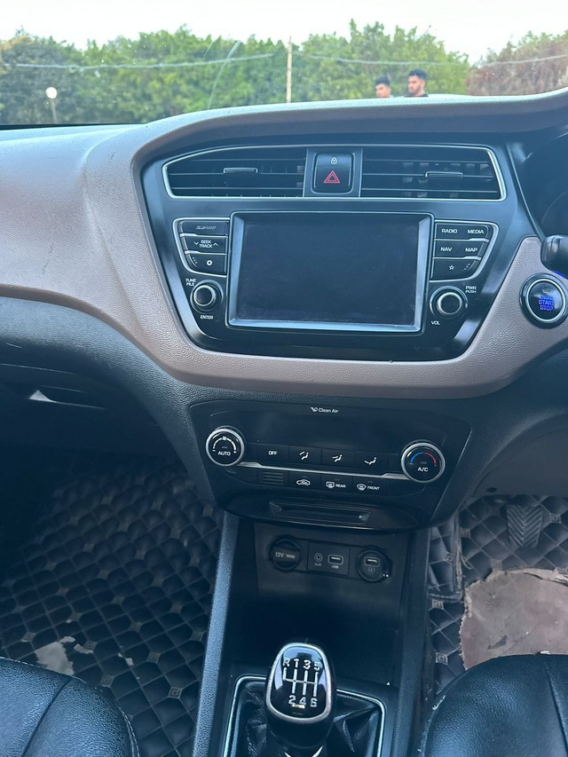 Second-hand 2018 Hyundai i20 1.4 Asta Option for sale in Zirakpur-4