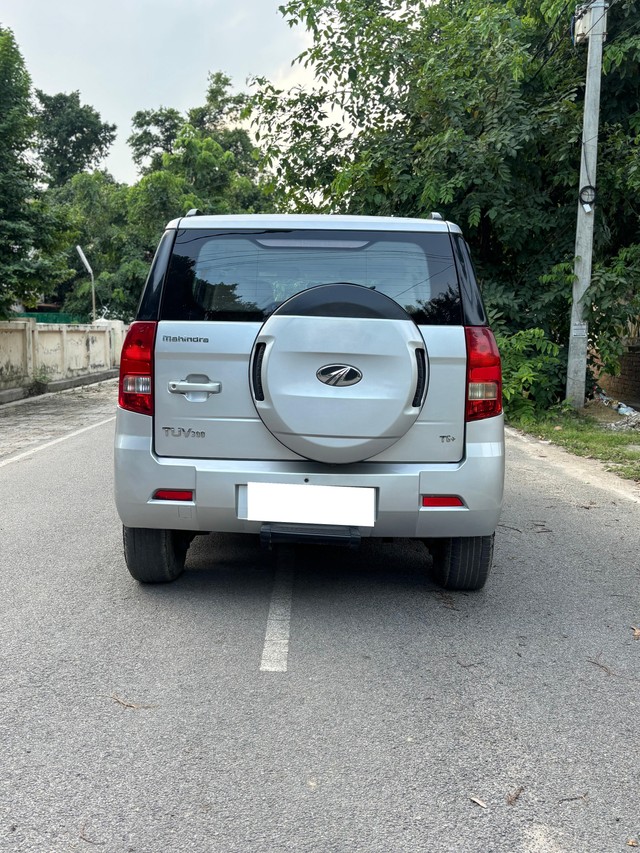 Second-hand 2018 Mahindra TUV 300 T6 Plus for sale in Agra-2