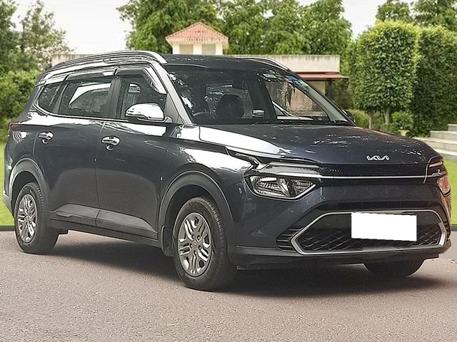 Second-hand 2023 Kia Carens Prestige BSVI for sale in New Delhi