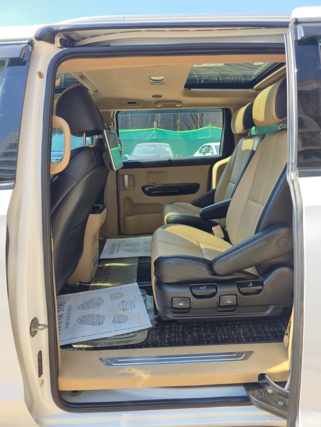 Second-hand 2020 Kia Carnival Limousine for sale in Mumbai-11