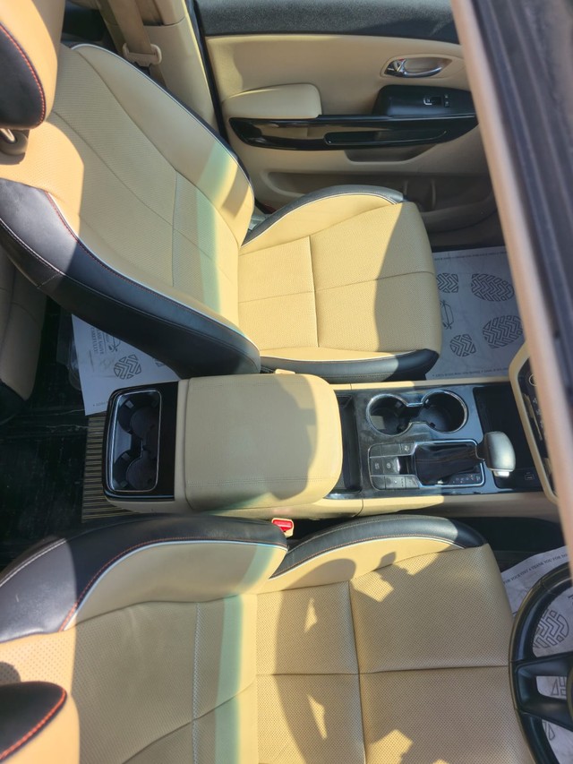 Second-hand 2020 Kia Carnival Limousine for sale in Mumbai-27