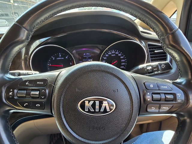 Second-hand 2020 Kia Carnival Limousine for sale in Mumbai-29