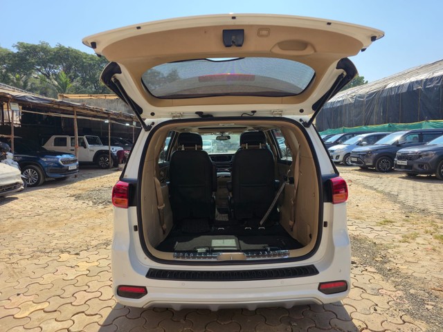 Second-hand 2020 Kia Carnival Limousine for sale in Mumbai-12