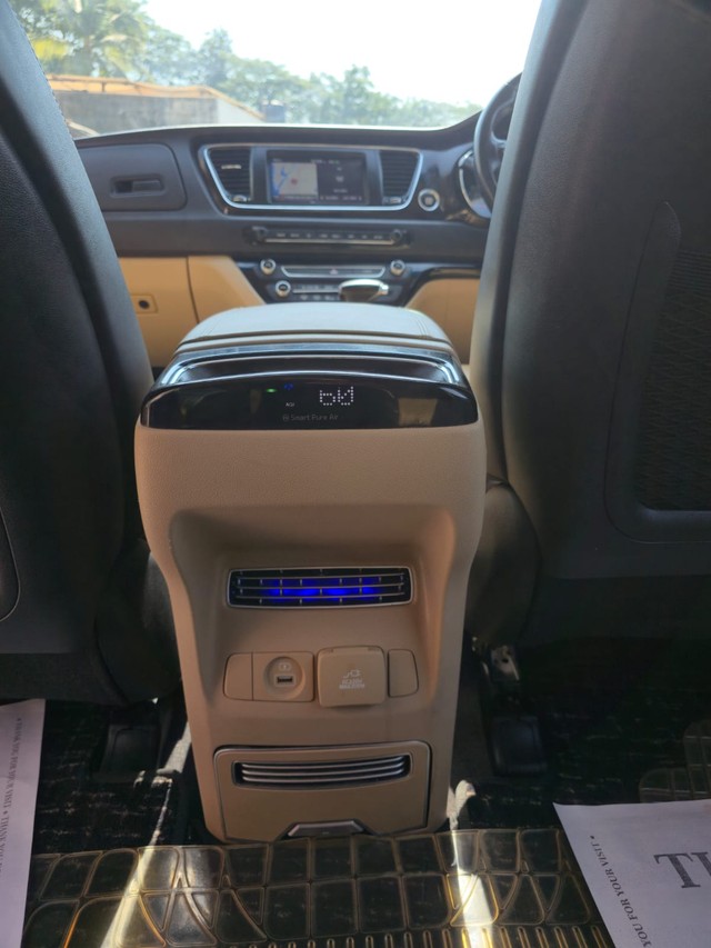 Second-hand 2020 Kia Carnival Limousine for sale in Mumbai-16