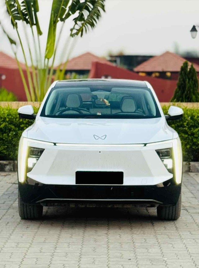 Second-hand 2025 Mahindra XEV 9e Pack Three for sale in Surat-2