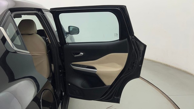 Second-hand 2022 Nissan Magnite Turbo CVT XV Premium for sale in Mumbai-39