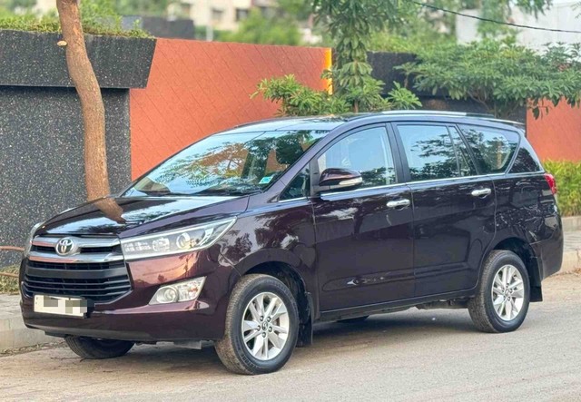 Toyota Innova Crysta 2.4 VX MT Second-hand 2016 Toyota Innova Crysta 2.4 VX MT for sale in Surat-2