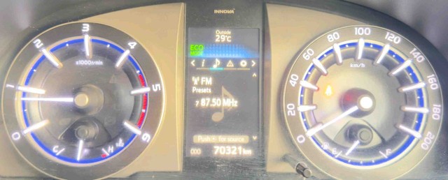 Toyota Innova Crysta 2.4 VX MT Second-hand 2016 Toyota Innova Crysta 2.4 VX MT for sale in Surat-5