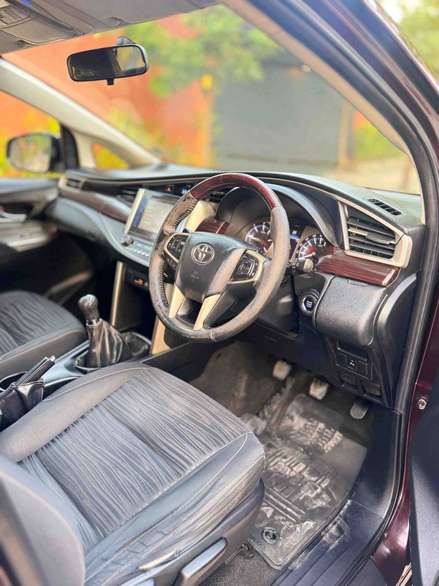 Toyota Innova Crysta 2.4 VX MT Second-hand 2016 Toyota Innova Crysta 2.4 VX MT for sale in Surat-4