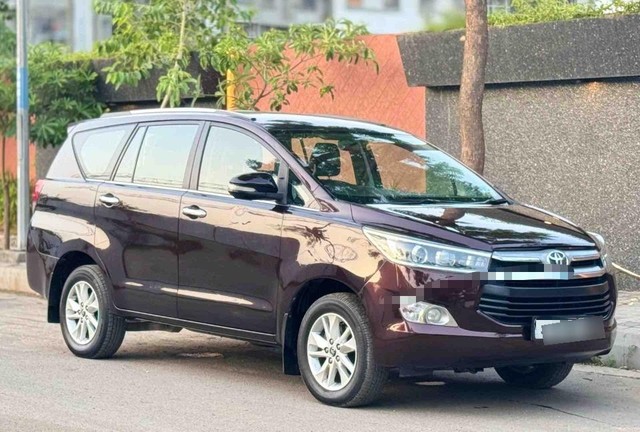Toyota Innova Crysta 2.4 VX MT Second-hand 2016 Toyota Innova Crysta 2.4 VX MT for sale in Surat-0
