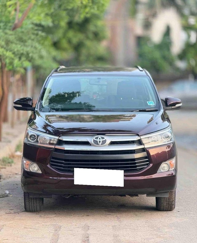 Toyota Innova Crysta 2.4 VX MT Second-hand 2016 Toyota Innova Crysta 2.4 VX MT for sale in Surat-3