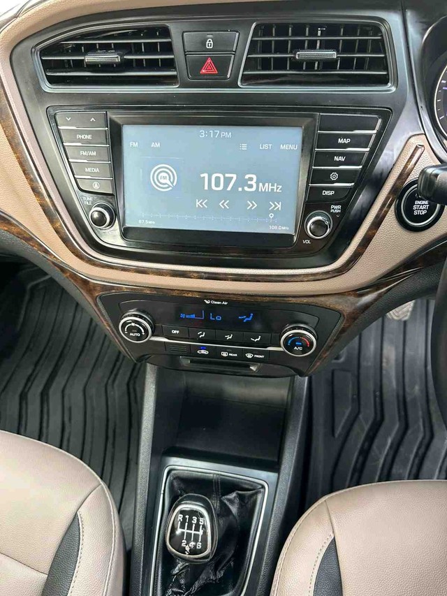 Second-hand 2015 Hyundai i20 Sportz 1.2 for sale in Surat-2