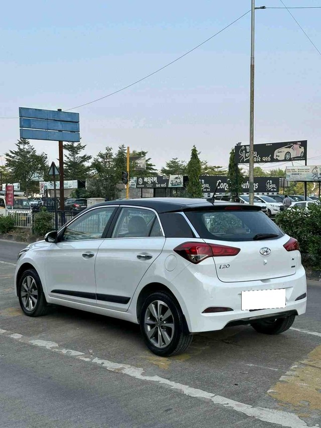 Second-hand 2015 Hyundai i20 Sportz 1.2 for sale in Surat-1
