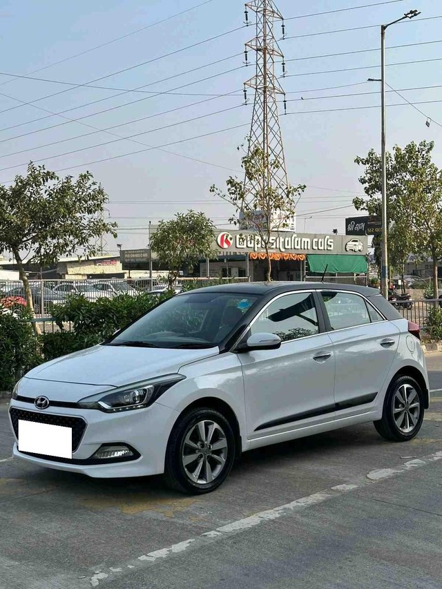 Second-hand 2015 Hyundai i20 Sportz 1.2 for sale in Surat-3